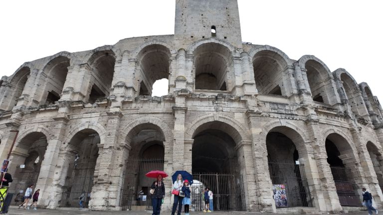 O que fazer em Arles, na Provença: Van Gogh, ruínas romanas e Pont du Gard
